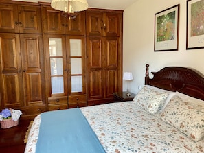 2 bedrooms, iron/ironing board, free WiFi, bed sheets - An EXCELLENT apartment in the CENTER OF COMILLAS (Comillas Cantabria)