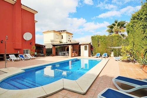 Stunning Villa Private Pool, Table Tennis & Pool Table- 360 virtual tour
