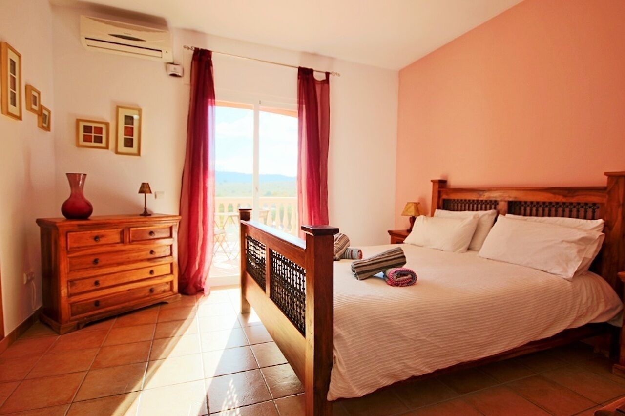 5 bedrooms, iron/ironing board, travel cot, free WiFi