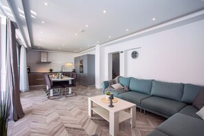 Smart TV, DVD player - Luxury Villa POCRNJA with private heated pool, jacuzzi, sauna and pool table (Stanici)
