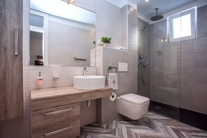 Shower, hair dryer, towels, soap - Luxury Villa POCRNJA with private heated pool, jacuzzi, sauna and pool table (Stanici)