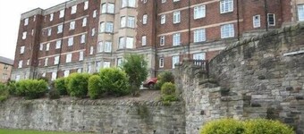 Edinburgh Art Deco city centre apartment. Beautifully presented home-from-home