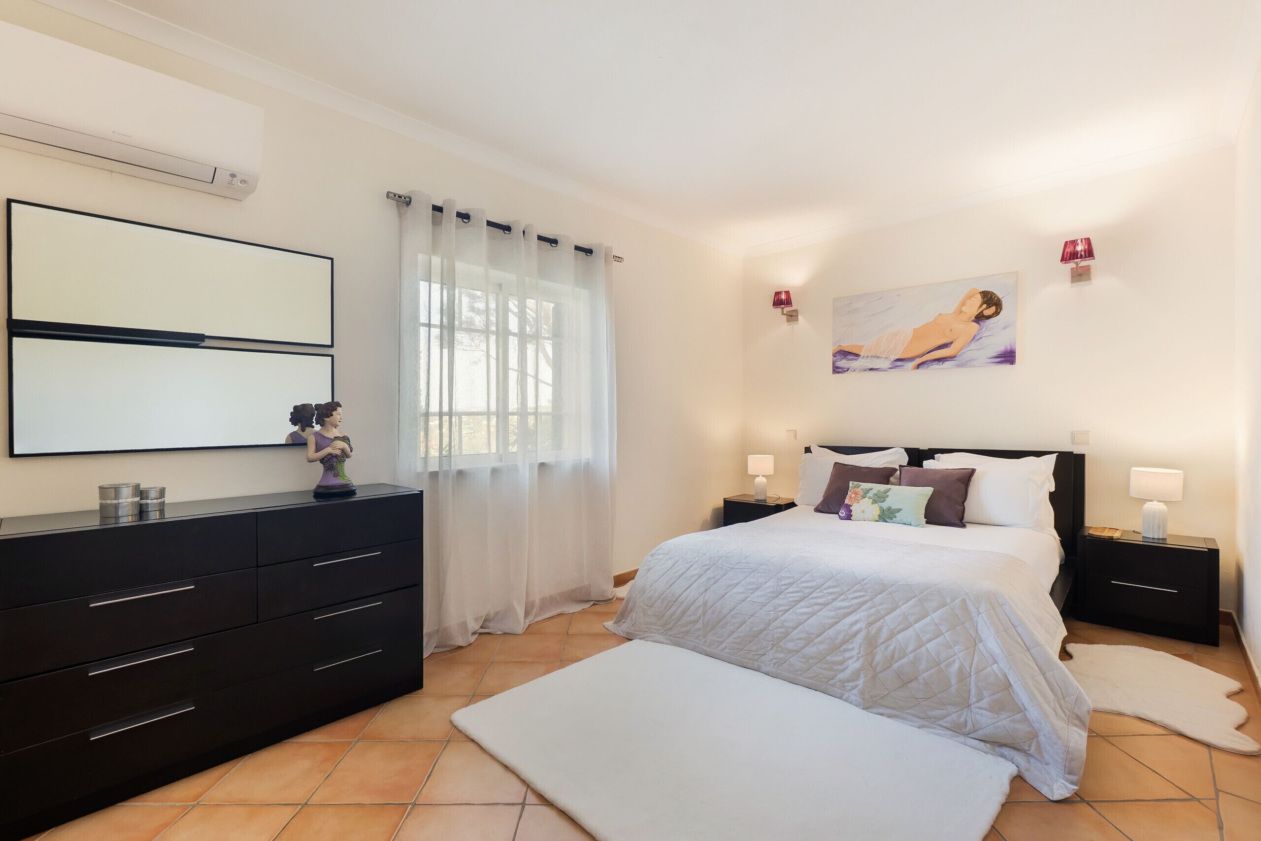 2 bedrooms, in-room safe, iron/ironing board, free WiFi