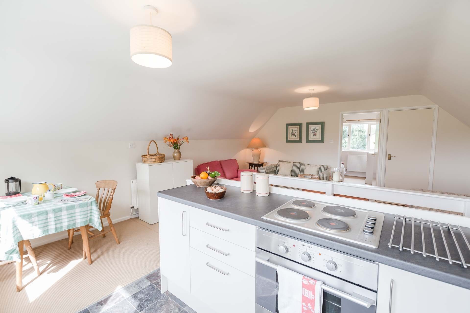 雪櫃、微波爐、焗爐、爐具