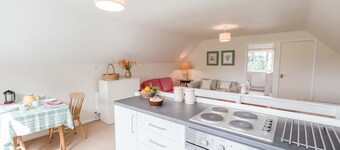 The Hydeaway - Charming   1 bedroom rural retreat.