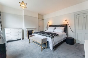 2 bedrooms, iron/ironing board, Internet