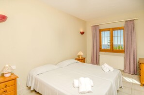 3 slaapkamers, een strijkplank/strijkijzer, wifi, beddengoed