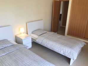 2 habitaciones, tabla de planchar con plancha, wifi y ropa de cama