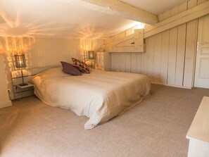 5 bedrooms, iron/ironing board, travel cot, free WiFi