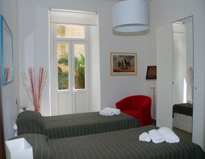 2 chambres, fer et planche à repasser, lit parapluie, Wi-Fi gratuit