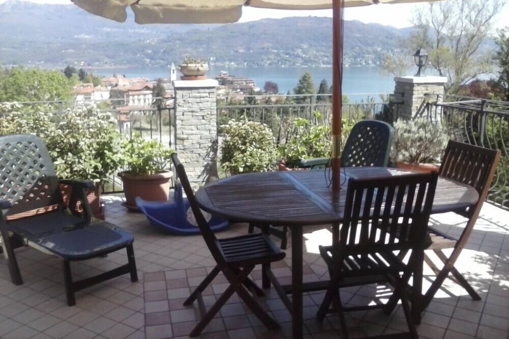 Wonderful terrace overlooking Lake