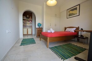 5 camere, una scrivania, ferro/asse da stiro, culla da viaggio