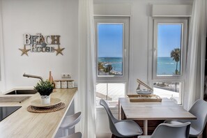 Dining - Panoramic Beach/Sea View from just 70 metres, Windows with sea views all around! (Benalmádena)