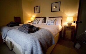 4 habitaciones, tabla de planchar con plancha y cuna de viaje