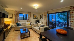 TV - Apartamento T2, Praia da Falésia, Albufeira (Albufeira)