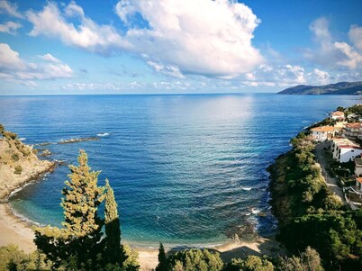 Villa with Hot Tub & Stunning Sea Views. Wifi, A/C