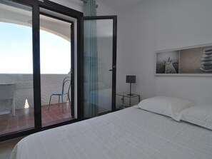 3 bedrooms, iron/ironing board, Internet