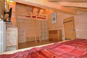 4 chambres, fer et planche à repasser, lit parapluie, Wi-Fi gratuit