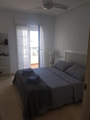 2 bedrooms, iron/ironing board, WiFi, bed sheets - Beautiful 2 bed house in Los Dolses, close to restaurants and shops. (Orihuela)