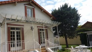 A two-story house with a covered porch, a staircase, and a patio with outdoor furniture. - House / Villa - Saint Maur des Fossés - 30mn from Paris center (Saint-Maur-des-Fosses)