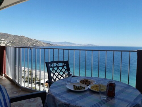 Beachfront, Pool, Wifi, Heating, Family, 6 People, Spacious