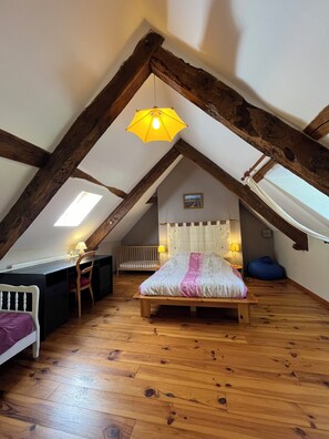 4 عدّة غرف نوم ومكواة/لوح كي وسرير سفر وواي فاي مجانًا