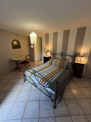 4 chambres, fer et planche Ă repasser, lit parapluie, Wi-Fi gratuit