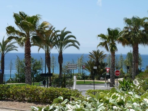 Portissol Beach, 50 m away  SANARY Studio: Ocean view, quiet location,  terrace