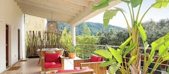 Romantic home for the whole family, with 4 bedrooms and jacuzzi. 