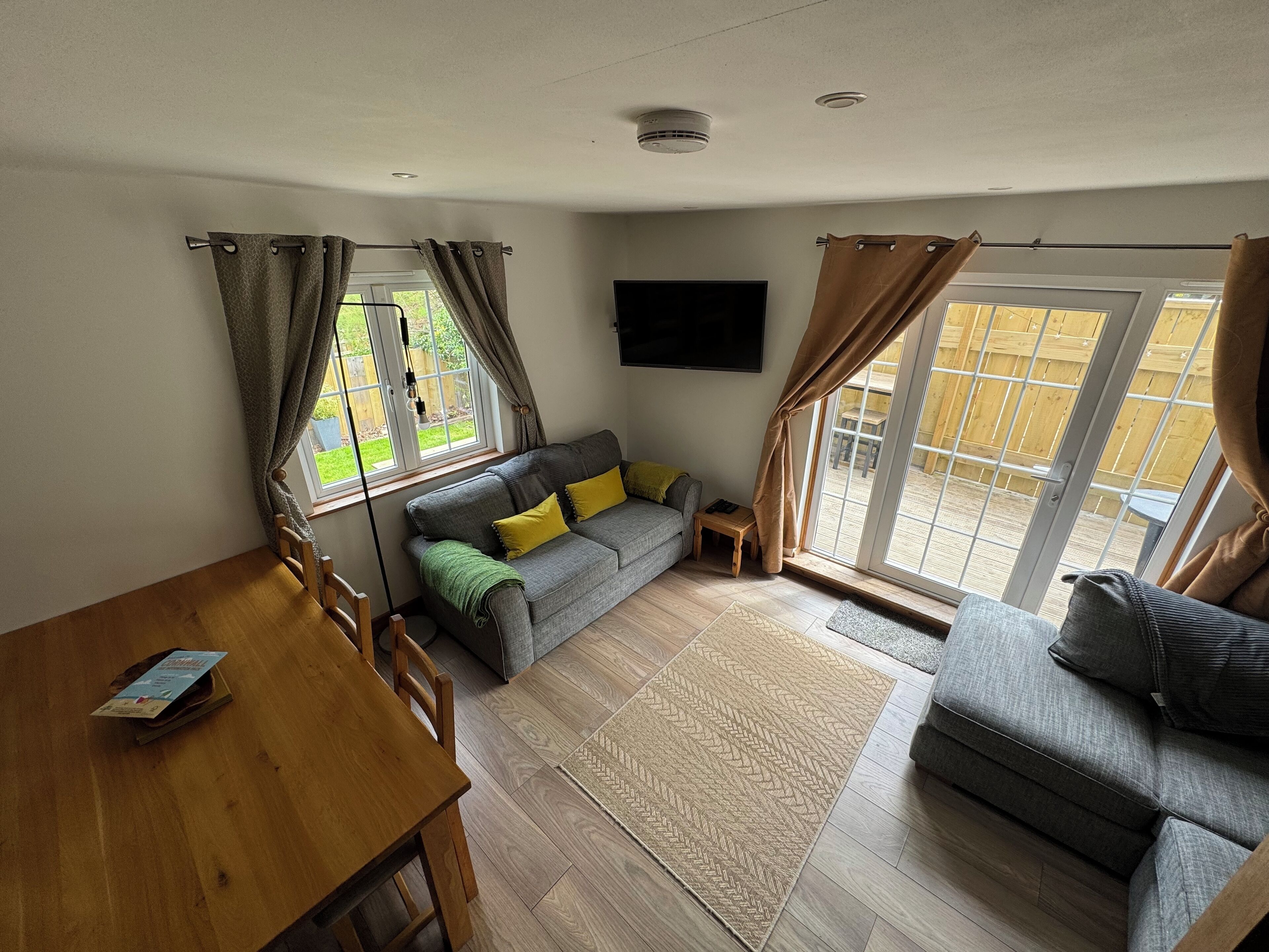 TV, fireplace, DVD player, books