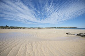 Beach nearby - Harlyn Bay Padstow, 70 Steps from the Beautiful Stunning Beach, Parking  Garden (harlyn bay padstow)