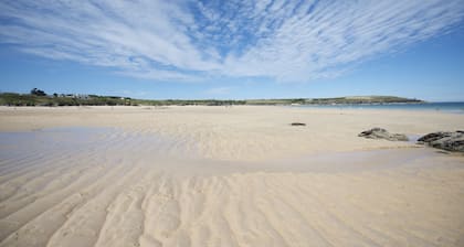 Harlyn Bay Padstow, Yards from Beautiful Stunning Beach Private Location Garden