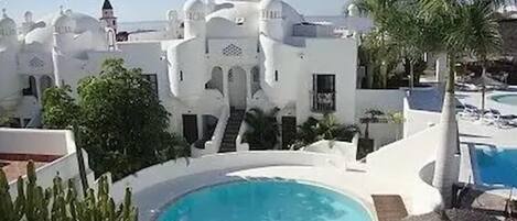 حمام سباحة