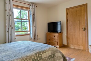 1 bedroom, iron/ironing board, WiFi, bed sheets - Pylewell Annex - Dog-Friendly Stay near Rhossili Bay, Gower (Pilton Rhossili)
