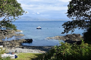 Beach nearby - Beautiful Old Croft House in the Isle of Skye with great sea views (Ardvasar)