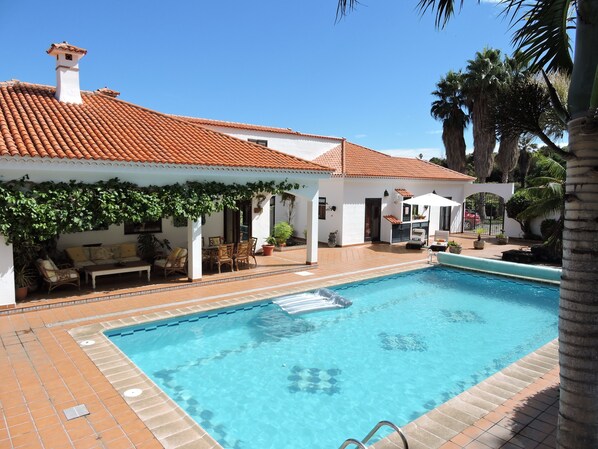 Piscina externa, piscina aquecida