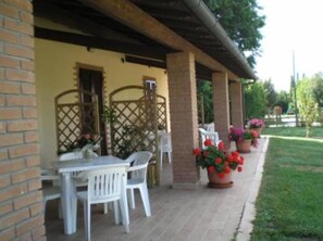 Outdoor dining - apartment - 3 rooms - 6 persons (Grosseto)