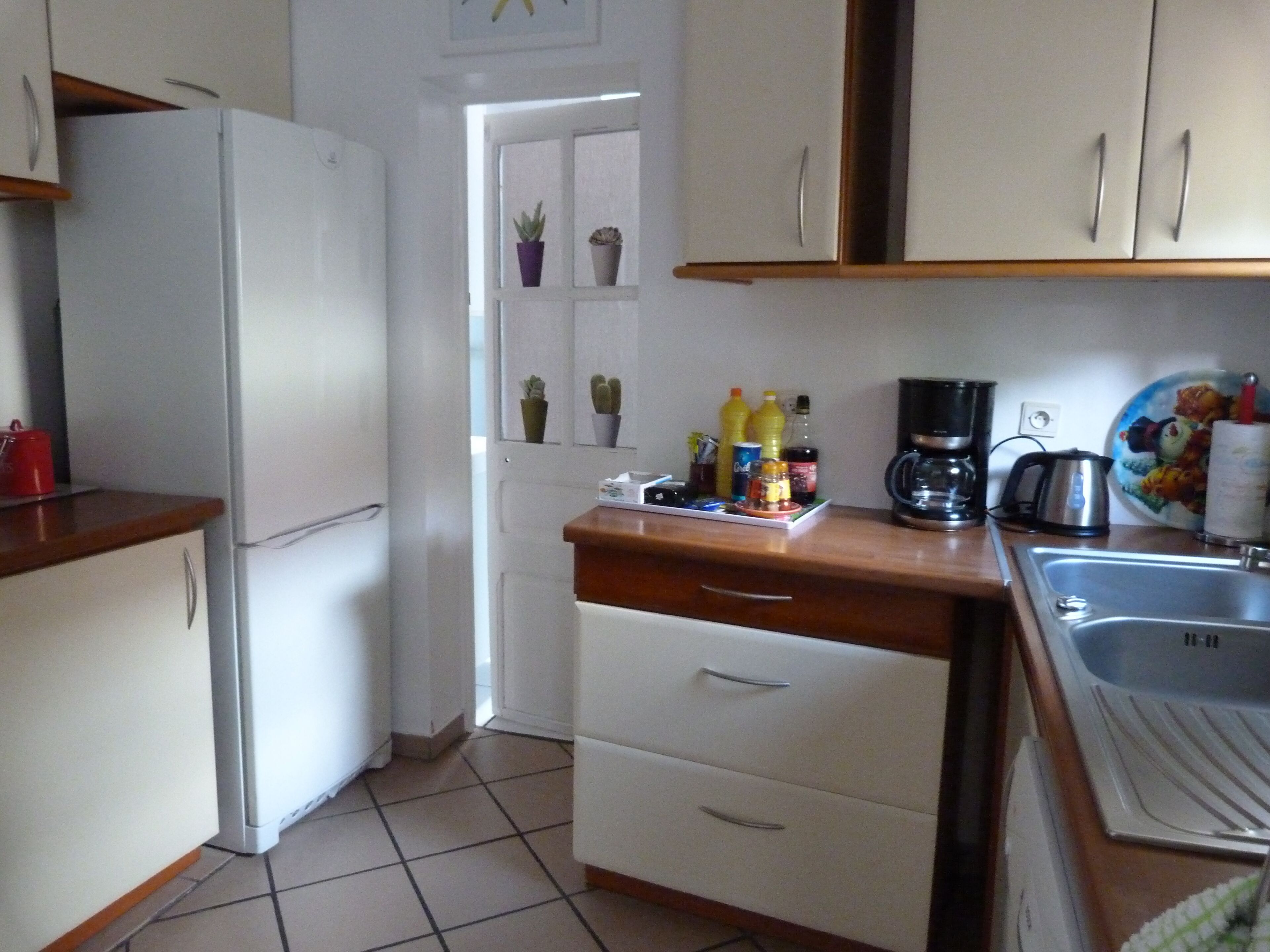 quiet house with terrace and private parking. short stays of 3 days accepted