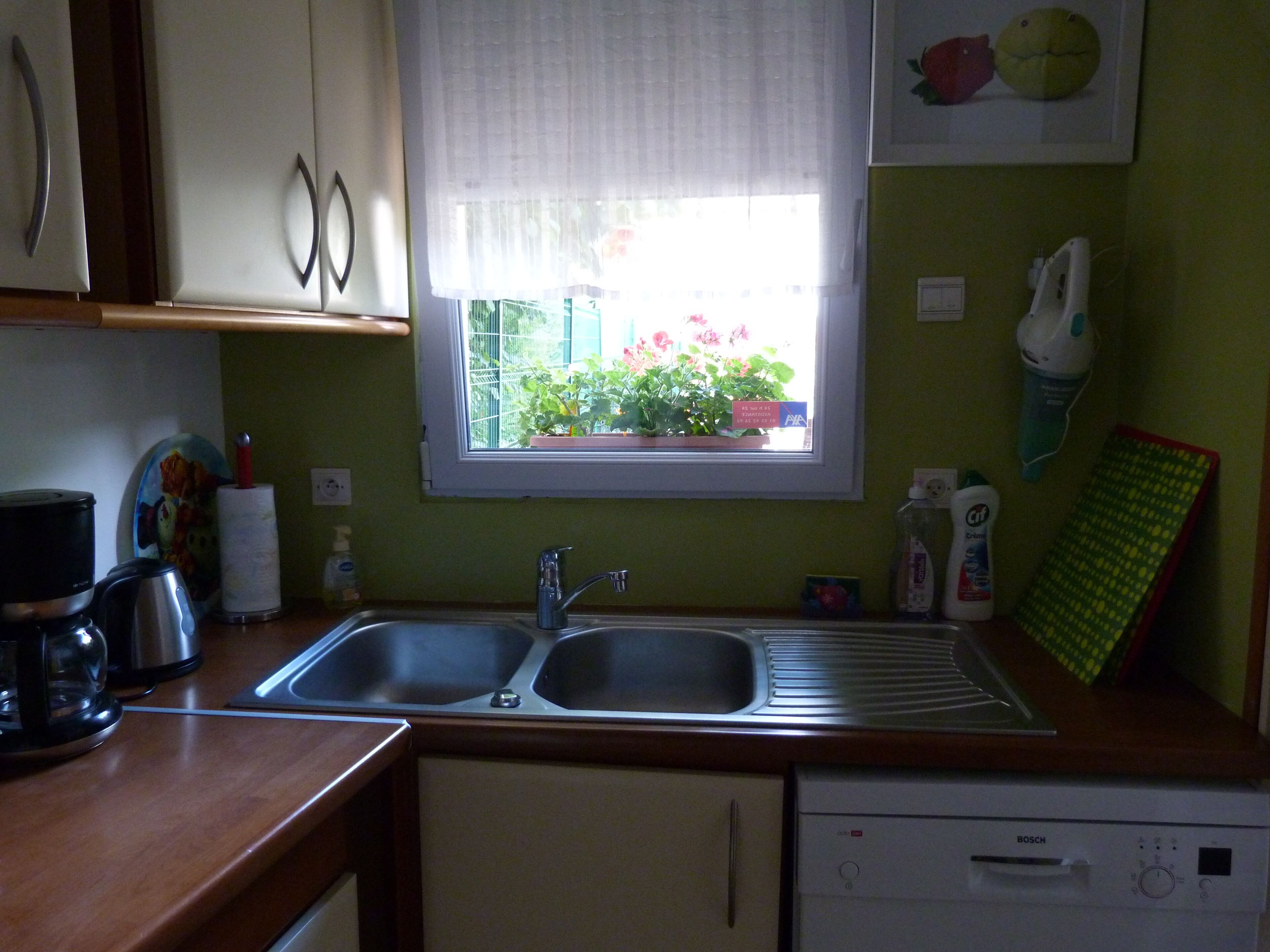 quiet house with terrace and private parking. short stays of 3 days accepted