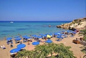 Una spiaggia nelle vicinanze