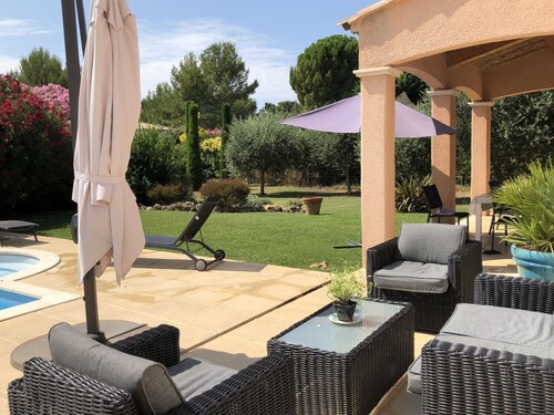Superb villa with quiet pool while being close to the city center