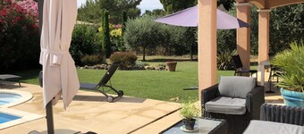 Superb villa with quiet pool while being close to the city center