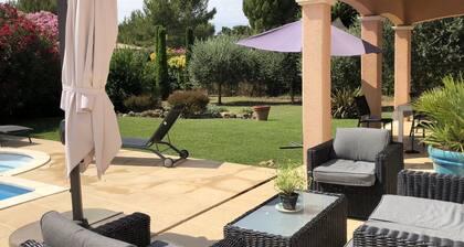 Superb villa with quiet pool while being close to the city center