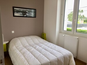 2 bedrooms, iron/ironing board, free WiFi