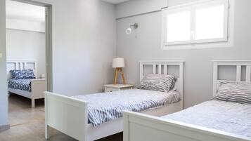 6 bedrooms, desk, iron/ironing board, free WiFi