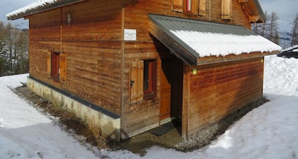 CHALET 8 COUCHAGES DUPLEX RENOVE RECEMMENT A LA JOUE DU LOUP 3*