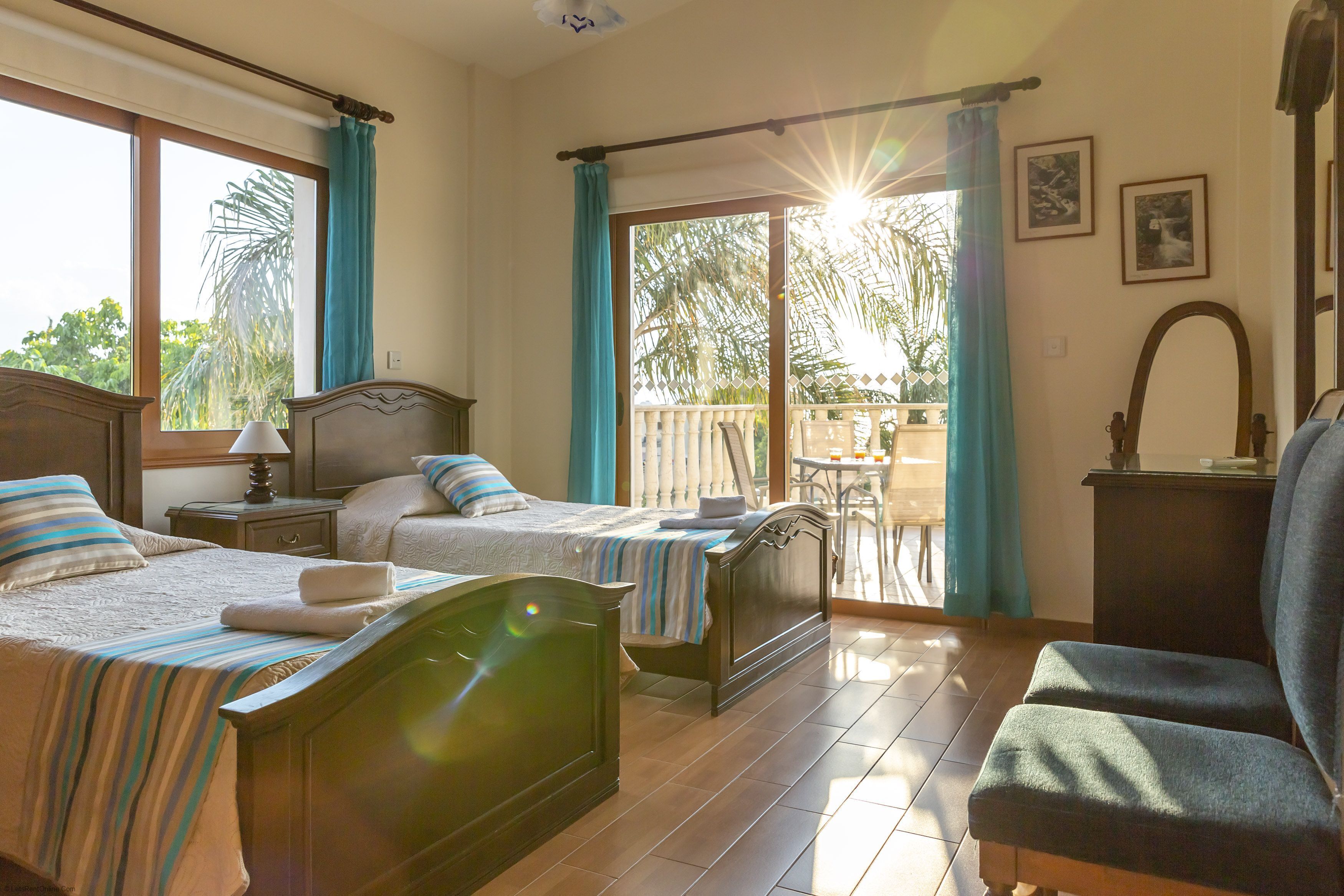 4 dormitorios, tabla de planchar con plancha, Internet y ropa de cama