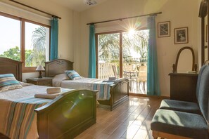 4 habitaciones, tabla de planchar con plancha, internet y ropa de cama 