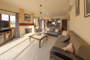 TV, fireplace, ping pong