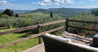 Alleinstehendes Haus mit privatem Pool. Wunderschöne Anlage. Einen atemberaubenden Blick